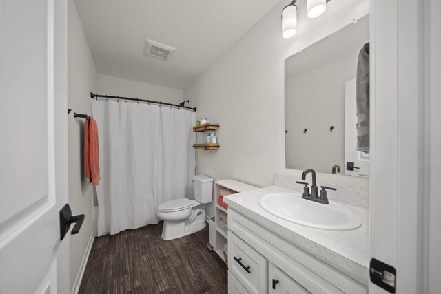 136 Bigelow Dr, Johnstown, OH 43031 - full bathroom with toilet, vanity, wood finished floors, a shower with shower curtain, and a textured ceiling