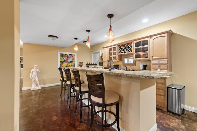 6755 Arbor View Ct, Powell, OH 43065 - indoor wet bar featuring finished concrete flooring, baseboards, pendant lighting, and recessed lighting