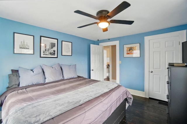 114 Roosevelt Dr, Springfield, OH 45504 - bedroom featuring dark wood-style flooring, baseboards, and ceiling fan