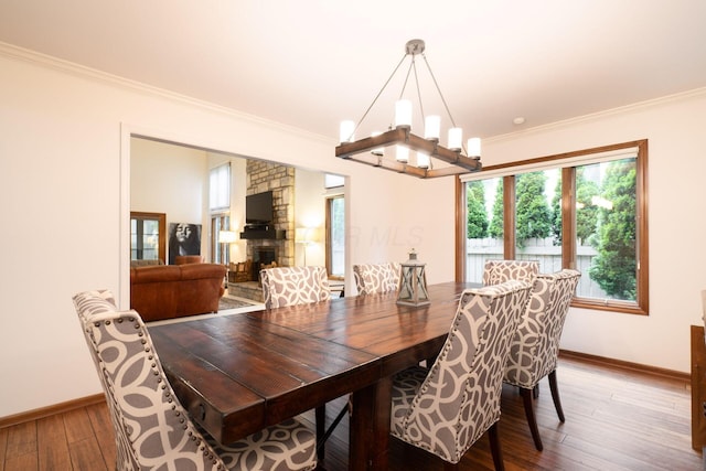 5754 N Loch Maree Ct N, Dublin, OH 43017 - dining area with baseboards, ornamental molding, a chandelier, and light wood-style floors