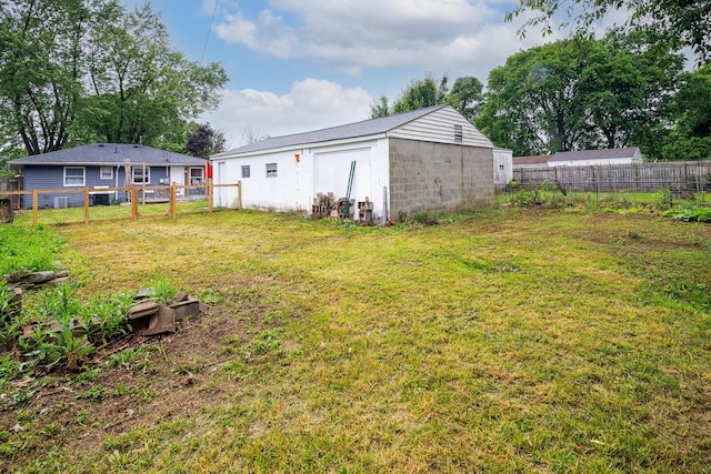 780 Basswood Rd, Columbus, OH 43207 - view of yard with an outbuilding