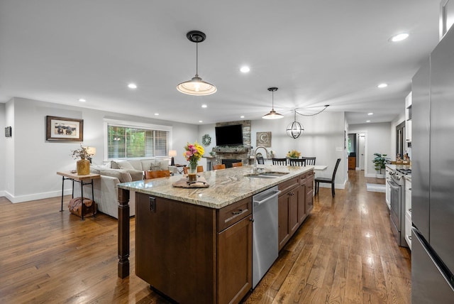 429 N Old State Rd, Delaware, OH 43015 - kitchen featuring stainless steel appliances, a sink, open floor plan, baseboards, and recessed lighting