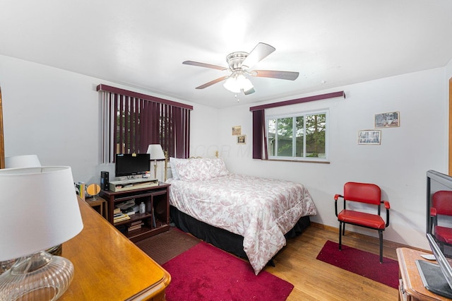 2747 Castlewood Rd, Columbus, OH 43209 - bedroom featuring wood finished floors and a ceiling fan