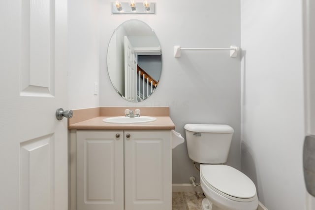5962 Thunder Gulch Dr, New Albany, OH 43054 - bathroom featuring baseboards, toilet, and vanity