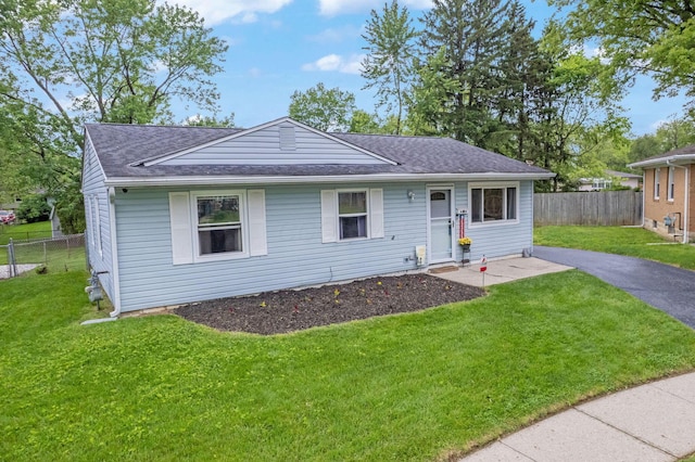 3233 Burdett Ct, Columbus, OH 43232 - view of front of home with roof with shingles and a patio