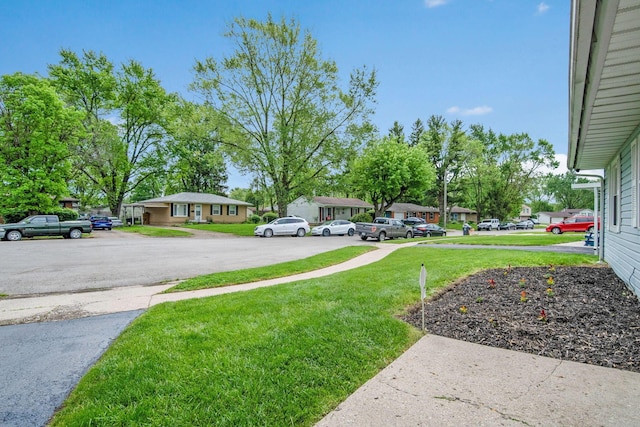 3233 Burdett Ct, Columbus, OH 43232 - view of grassy yard featuring a residential view