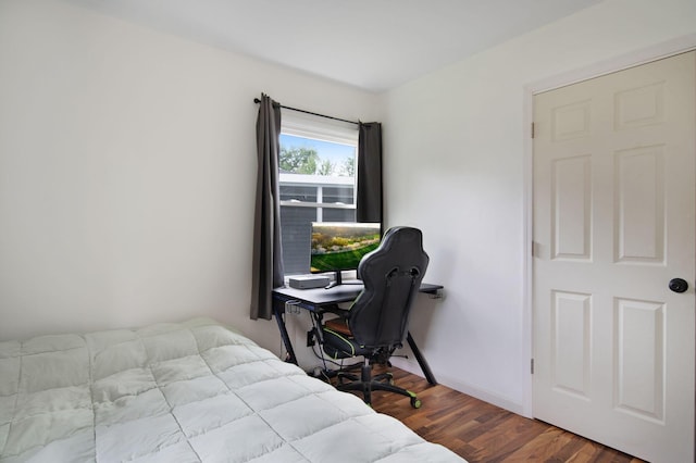 3233 Burdett Ct, Columbus, OH 43232 - bedroom featuring wood finished floors and baseboards