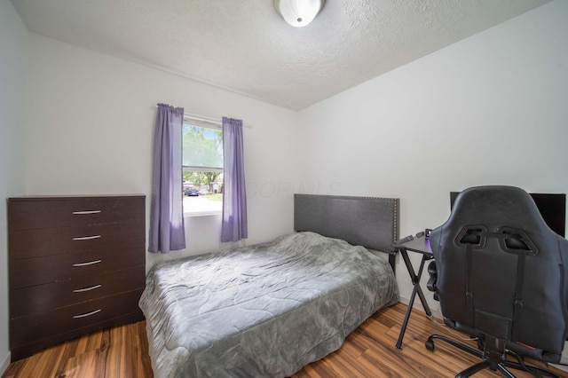 3233 Burdett Ct, Columbus, OH 43232 - bedroom featuring wood finished floors and a textured ceiling
