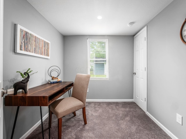 2767 Hiawatha St, Columbus, OH 43211 - carpeted office space with baseboards