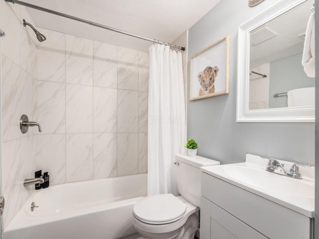 2767 Hiawatha St, Columbus, OH 43211 - full bathroom featuring shower / bath combination with curtain, toilet, and vanity