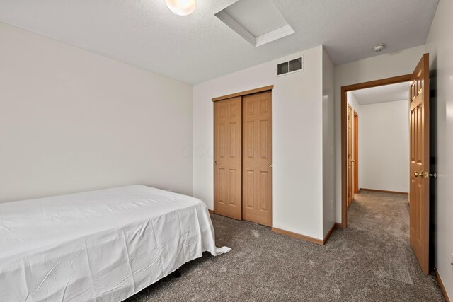1608 Geranium Dr, Lewis Center, OH 43035 - bedroom featuring attic access, carpet, baseboards, a textured ceiling, and a closet