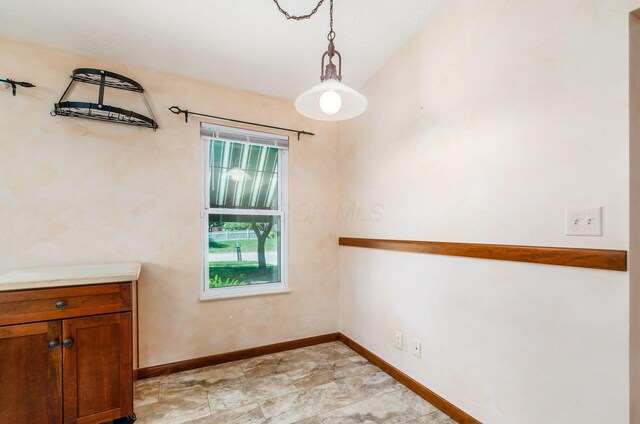 2140 Bigby Hollow St, Columbus, OH 43228 - photo 10