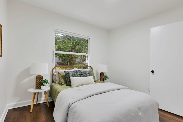 234 Rosslyn Ave, Columbus, OH 43214 - bedroom with dark wood finished floors and baseboards