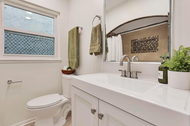 234 Rosslyn Ave, Columbus, OH 43214 - full bath with vanity and toilet