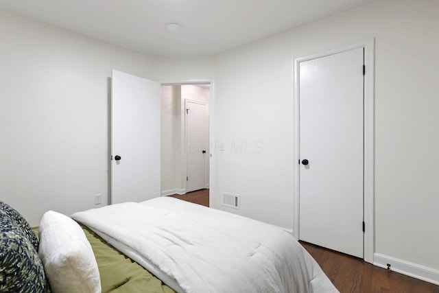 234 Rosslyn Ave, Columbus, OH 43214 - bedroom with dark wood-style flooring and baseboards