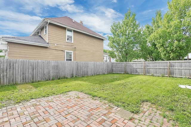 527 E Welch Ave, Columbus, OH 43207 - view of yard featuring a patio