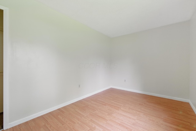 4726 Wendler Blvd, Columbus, OH 43230 - unfurnished room with baseboards and light wood-style floors