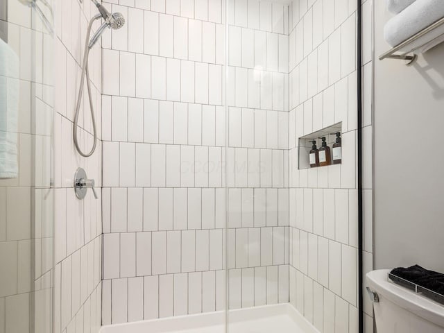 201 E 5th Ave, Columbus, OH 43201 - bathroom with tiled shower and toilet