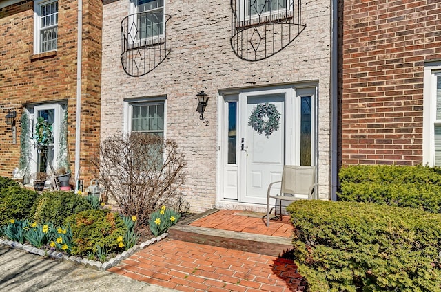 662 Pamlico St Unit Z7, Columbus, OH 43228 - entrance to property featuring brick siding
