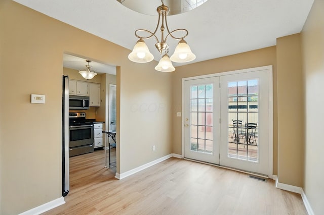 662 Pamlico St Unit Z7, Columbus, OH 43228 - unfurnished dining area featuring light wood finished floors, baseboards, and a chandelier