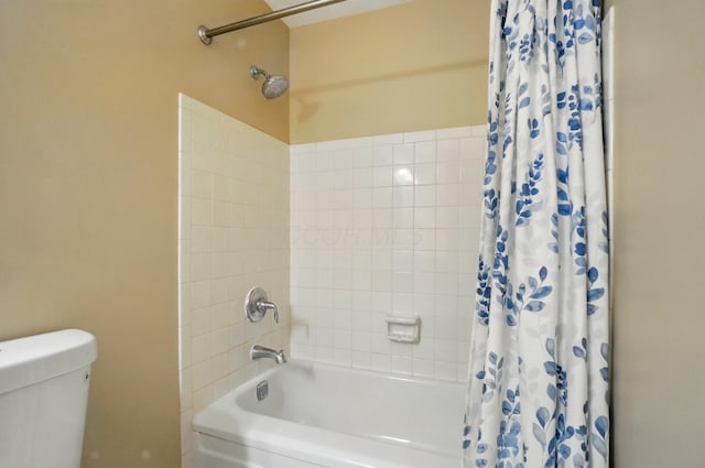 662 Pamlico St Unit Z7, Columbus, OH 43228 - bathroom featuring shower / bath combo with shower curtain and toilet
