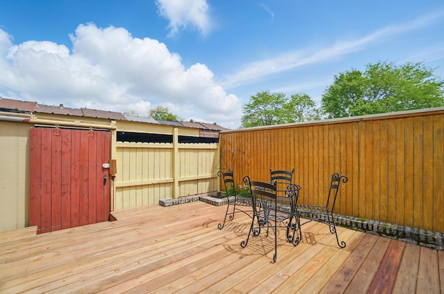 662 Pamlico St Unit Z7, Columbus, OH 43228 - wooden deck featuring fence