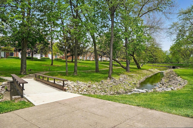 662 Pamlico St Unit Z7, Columbus, OH 43228 - surrounding community featuring a lawn