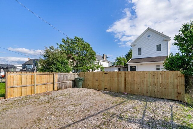 448 Reynolds Ave, Columbus, OH 43201 - view of yard
