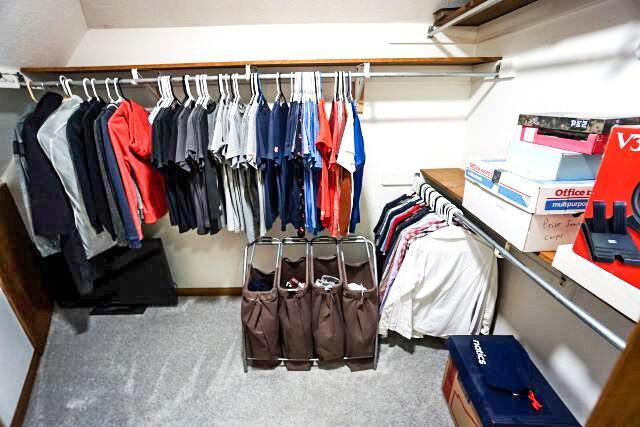 532 Woodview Rd, Westerville, OH 43081 - walk in closet featuring carpet flooring