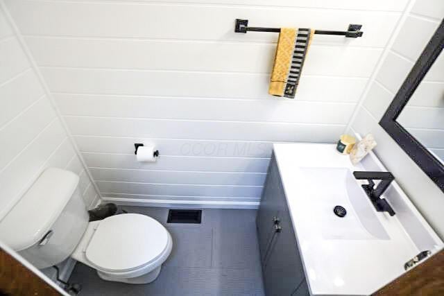532 Woodview Rd, Westerville, OH 43081 - bathroom featuring vanity and toilet