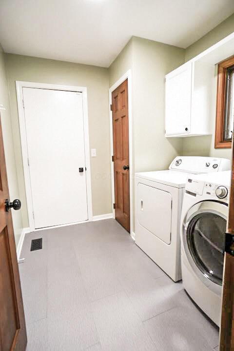 532 Woodview Rd, Westerville, OH 43081 - laundry room with washer and clothes dryer, cabinet space, and baseboards