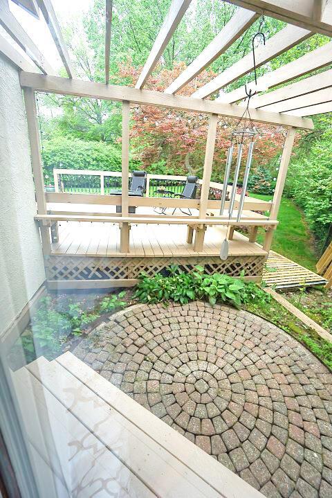 532 Woodview Rd, Westerville, OH 43081 - view of patio / terrace with a deck and a pergola