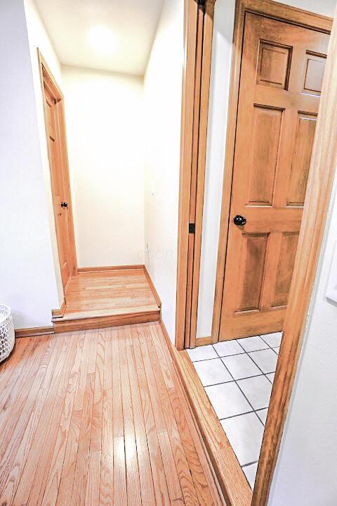532 Woodview Rd, Westerville, OH 43081 - hallway featuring light wood finished floors and baseboards