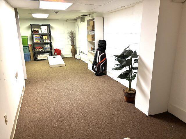 532 Woodview Rd, Westerville, OH 43081 - exercise room with a drop ceiling and carpet