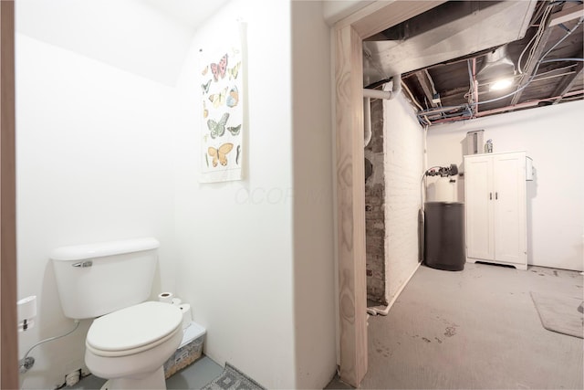651 Eastern Ave, Bellefontaine, OH 43311 - bathroom with toilet