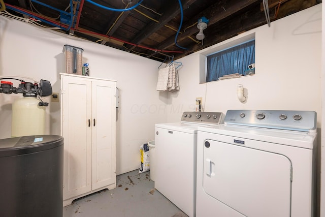 651 Eastern Ave, Bellefontaine, OH 43311 - laundry room with washing machine and dryer