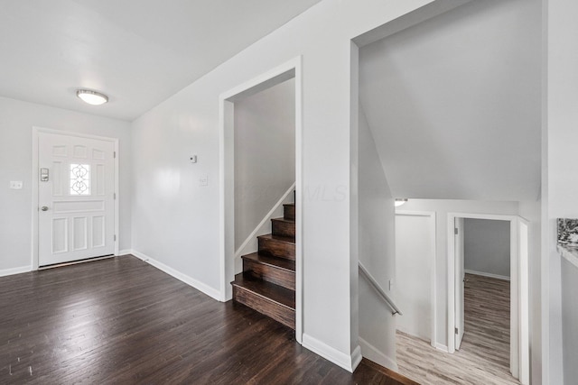 86 Arlington Ave, London, OH 43140 - entrance foyer featuring wood finished floors and baseboards