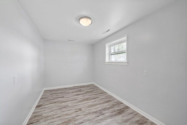 86 Arlington Ave, London, OH 43140 - empty room with light wood-style flooring and baseboards