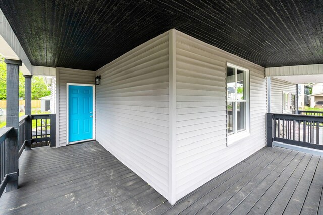 581 Kelton Ave, Columbus, OH 43205 - deck with a porch