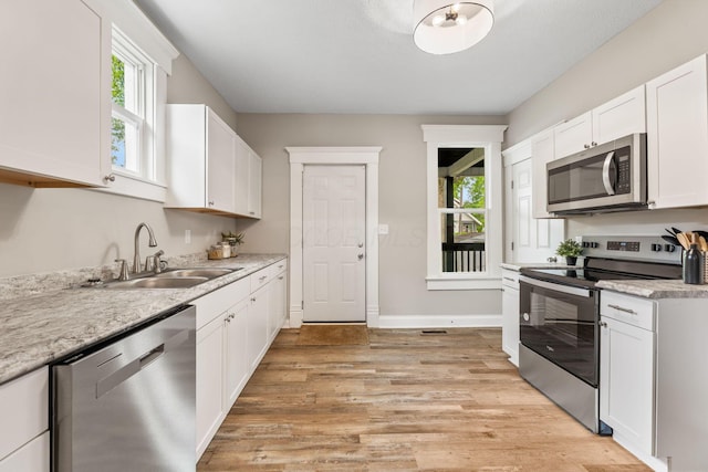 581 Kelton Ave, Columbus, OH 43205 - kitchen with stainless steel appliances, a sink, healthy amount of natural light, and light wood finished floors