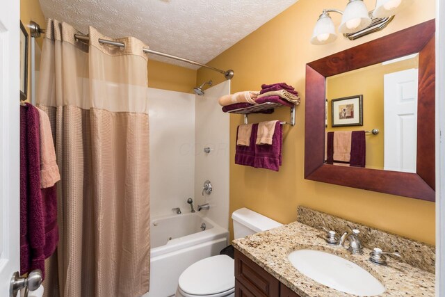 3690 Christopher Pl, Grove City, OH 43123 - bathroom with toilet, shower / bath combo, vanity, and a textured ceiling