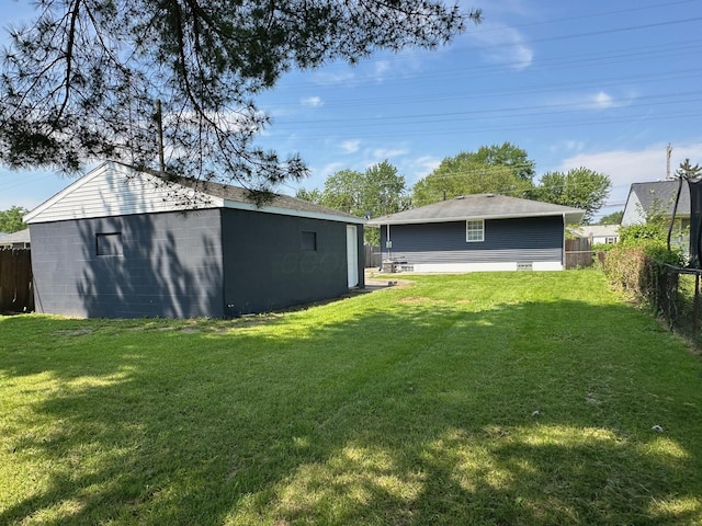 3128 Parsons Ave, Columbus, OH 43207 - view of yard featuring an outdoor structure