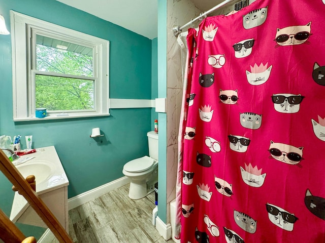 329 S Terrace Ave, Columbus, OH 43204 - full bathroom featuring toilet, a shower with curtain, baseboards, vanity, and wood finished floors