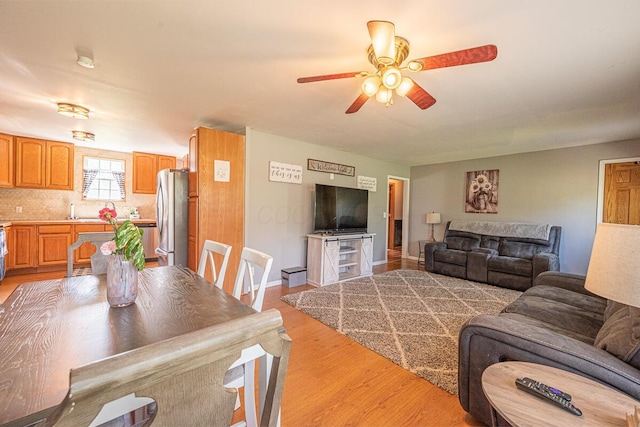1485 E Choctaw Dr, London, OH 43140 - living area featuring a ceiling fan, light wood finished floors, and baseboards