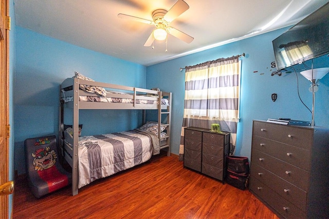 1485 E Choctaw Dr, London, OH 43140 - bedroom featuring wood finished floors and a ceiling fan