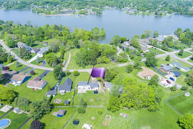 1485 E Choctaw Dr, London, OH 43140 - aerial view of residential area featuring a large body of water