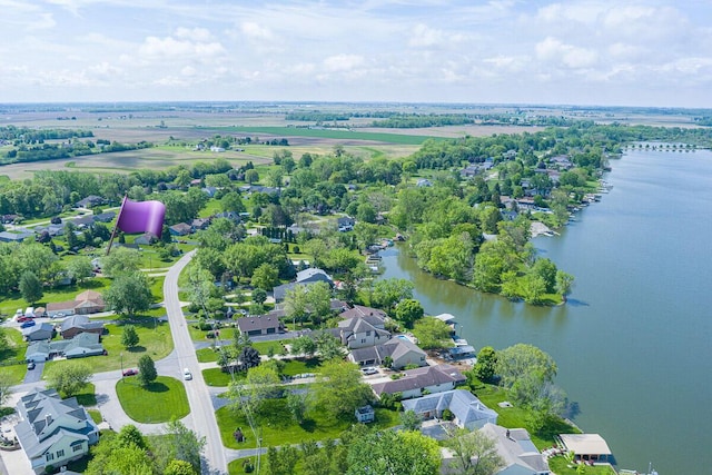 1485 E Choctaw Dr, London, OH 43140 - aerial view of property and surrounding area featuring a nearby body of water and nearby suburban area