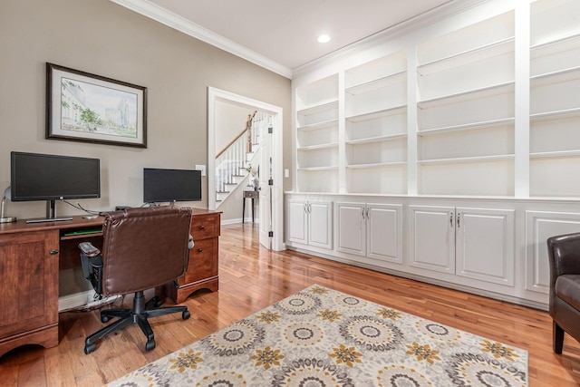office area featuring ornamental molding, light wood-style floors, recessed lighting, built in shelves, and baseboards