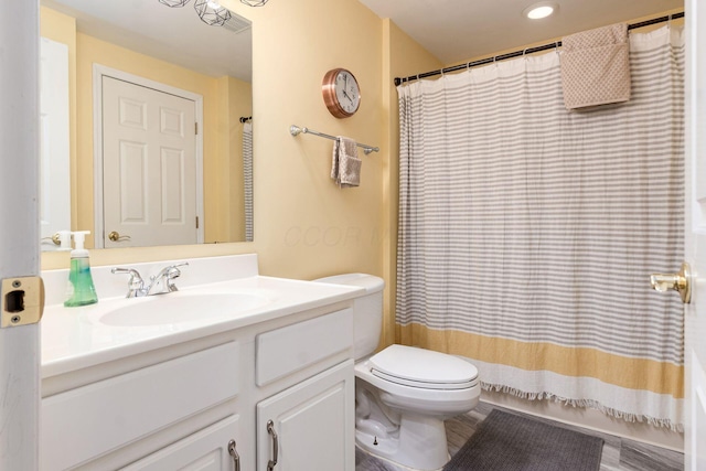 full bathroom featuring toilet, vanity, recessed lighting, and a shower with curtain