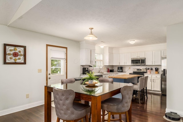 3854 Sugarbark Dr, Canal Winchester, OH 43110 - dining space featuring dark wood-type flooring, baseboards, and a textured ceiling